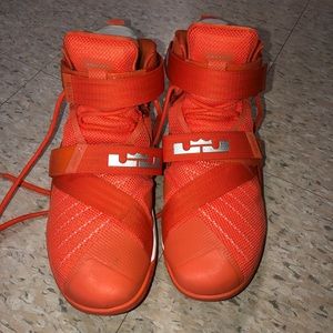 Lebron James Soldier 9's WITH BOX.